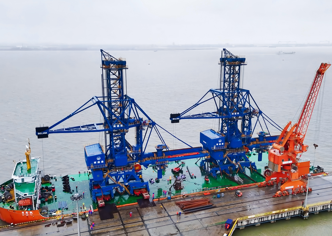 2台1400余吨桥架式埋刮板连续卸船机车船一体化运输项目