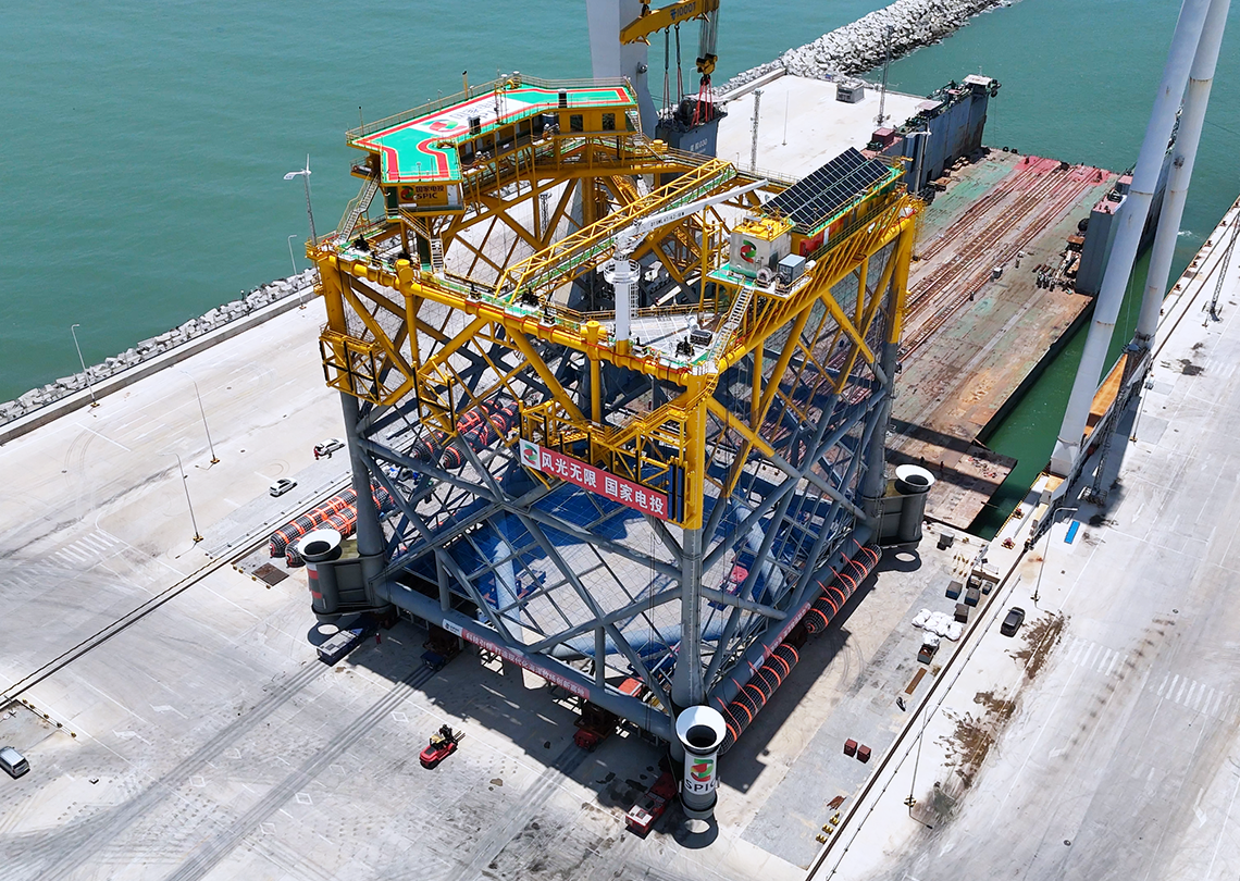 国家电投粤东最大桁架式重型海洋牧场平台“龙宫号”滚装移运项目